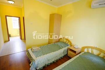 Двухместный номер с 2 отдельными кроватями и балконом в Гостинице Гостевой Дом «Коралл»